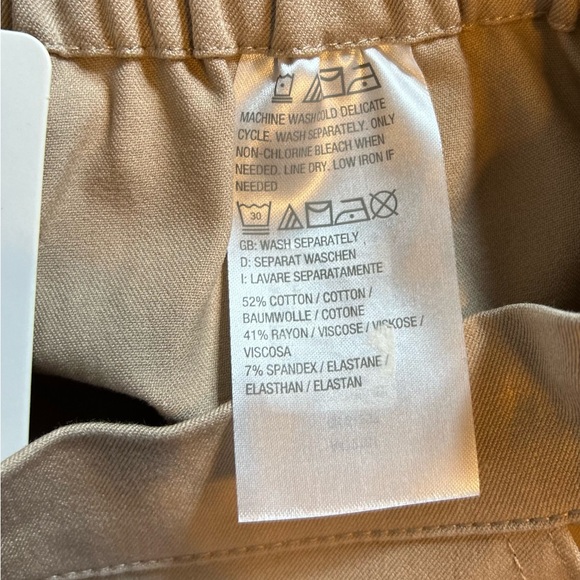 NWT Isaac Mizrahi Beige Crop Pants with Pockets / Size 10 - Picture 8 of 9